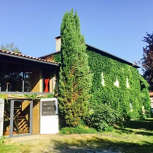  Accommodatie bij particulieren Magnificent Renovated Farmhouse - 10 Min A7 - Frankrijk