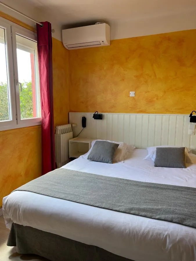 ***  Hotel La Potiniere Йер Франция