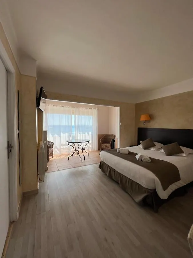 ***  Hotel La Potiniere Йер Франция