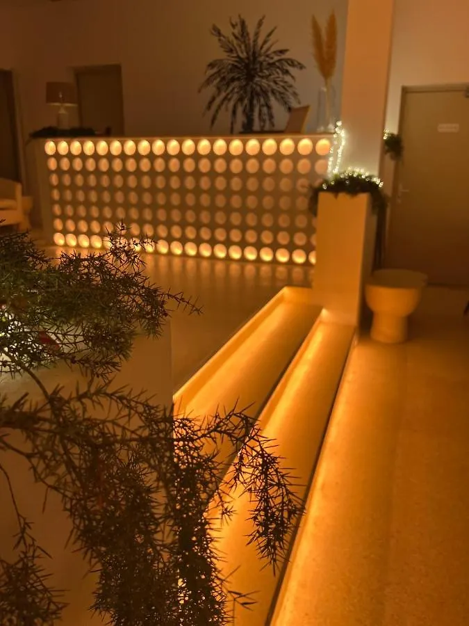 Hotel La Potiniere Йер 3*,